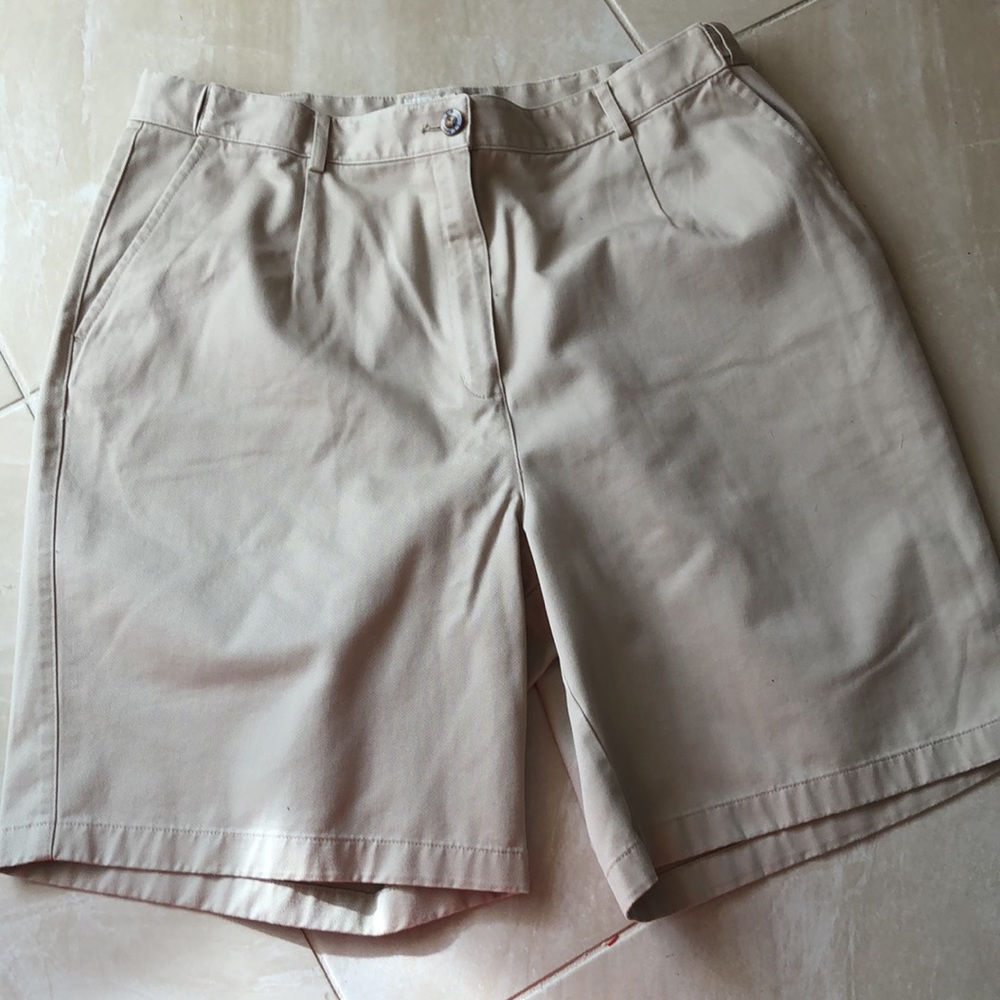 LLBean shorts size 18 waist 19” has stretch - Picture 3 of 5